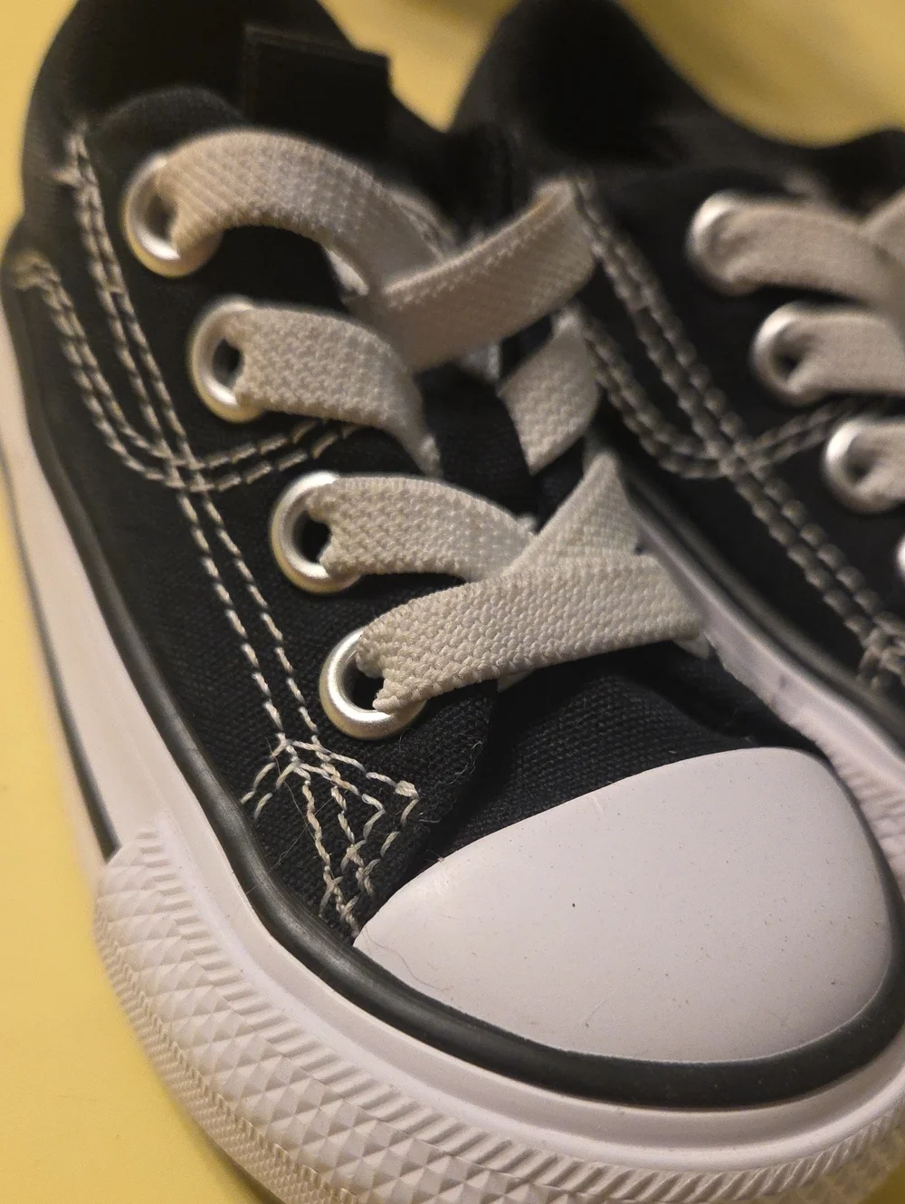 Converse Toddler Kids Sz 5 Black and White Low-Top Canvas Sneakers